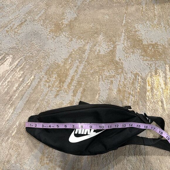 Nike Sportswear Heritage Hip Pack Logo Black
Streetwear,
New Fanny pack - Picture 8 of 9